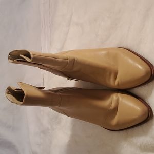 VINCE WOMEN'S TAN LEARHER BOOTIE AHOES SIZE 9M